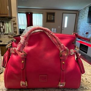 Dooney & Bourke
FLOR VACHETTA SATCHEL